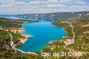 Maisons de vacances CLOS LE LAVANDIN grande propriete 16 personnes aux portes du Verdon - NOUVEAU A LA LOCATION : photos des chambres