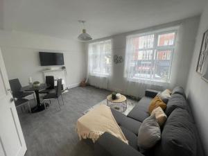 Lovely 2 Bed On Tower bridge