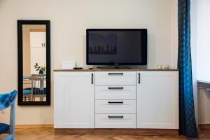 Old Town Eclectic Apartment for 6 people by BookingHost