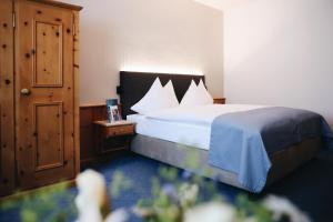 Standard Double Room room in Hotel Steinbock Pontresina