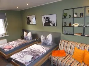 Gästezimmer in einer Ferienwohnung Thiele in Roßwein - Дёбельн