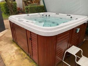 The Studio with Hot Tub in East Budleigh in beautiful countryside