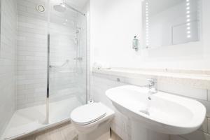 Family Room (2 Adults + 2 Children) room in Innkeeper's Lodge Stockport Heaton Chapel
