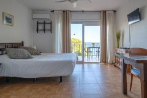 Studio Apartment with Sea View room in Apartamentos Deauville