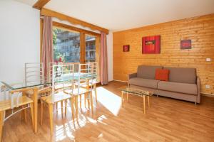 Le Hameau SPA & PISCINE appartement 3 pieces 6pers by Alpvision Residences