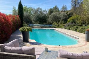 Maisons de vacances This charming property with private pool sleeps 8 over 4 bedrooms : photos des chambres