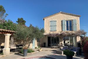 Maisons de vacances This charming property with private pool sleeps 8 over 4 bedrooms : photos des chambres