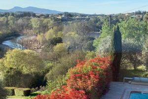 Maisons de vacances This charming property with private pool sleeps 8 over 4 bedrooms : photos des chambres