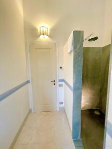 Chambre Lit King-Size avec Balcon