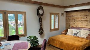 Romantic private superior Swiss Chalet with Hottub
