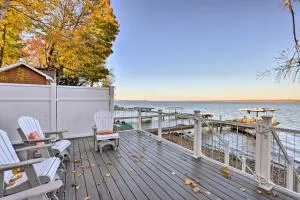 Lakefront Romulus Retreat with Private Dock! - 塞尼卡福尔斯