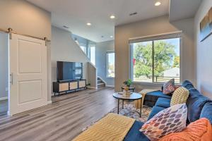 6 Mi to Dtwn Denver Townhome with Patio!