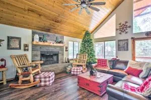 Pinetop Retreat with Fire Pit and Game Room! - Luna