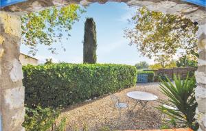 Maisons de vacances 1 Bedroom Nice Home In La Gaude : photos des chambres