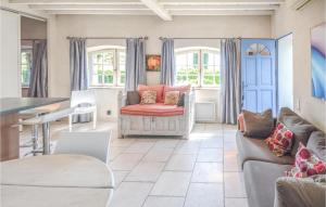 Maisons de vacances 1 Bedroom Nice Home In La Gaude : photos des chambres