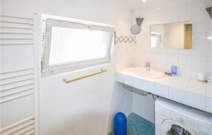 Maisons de vacances 1 Bedroom Nice Home In La Gaude : photos des chambres