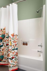 Music Row pearls with Vandy and Belmont at your doorstep