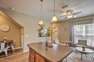 Airy Tallahassee Condo about 5 Mi to Downtown!