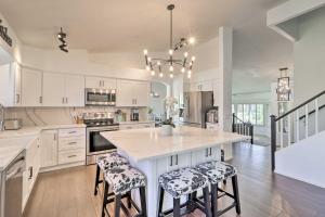 Complimentary Heated Pool Goodyear Getaway! - 3hvězdičkové hotely ve městě Liberty