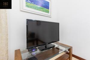 Seafront - Top Location, Top floor with WIFI & AC by 360 Estates