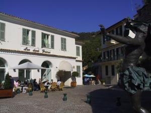 Hôtel Restaurant Les Deux Frères photo 9