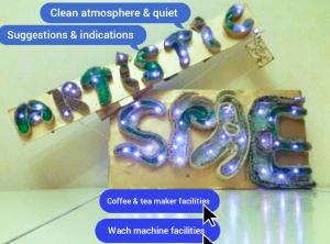 ÆŘTISTICSPACE in the ČENTER Room 7