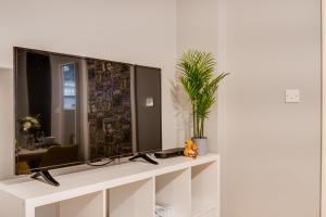 Modern Living Stevenage 1 bed apartment Town Centre Tesco at Doorstep up to 4 people