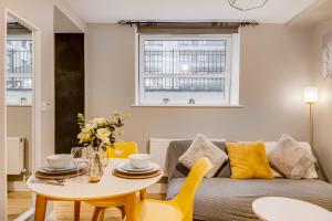 Modern Serviced Apartment Stevenage Town Centre up to 4people