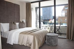 One Bedroom Apartment with Balcony and City View room in Alur Apartments Liverpool