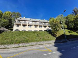 Appartements Grand appartement avec poele, 2 chambres et dortoir pres du village - FR-1-515-147 : photos des chambres