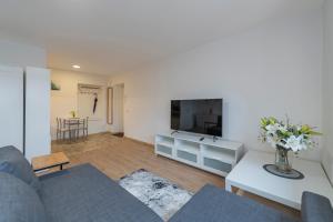 Archcathedral studio apartment by Polo Apartments