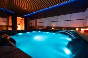 4K Jacuzzi Apartament - 切霍维采-杰济采