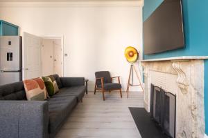 Central 2BR Modern Apartment 5mins to train station