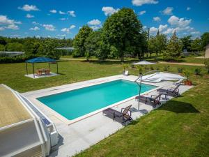 Magnifique Gîte - 4 chambres - avec piscine et petit plan d eau