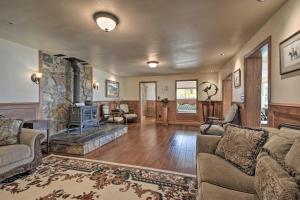 Historic Mariposa Stagecoach Stop w Gas Fire Pit!
