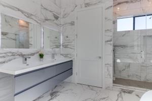 Modern 5 Bedroom Masterpiece With Rooftop Deck