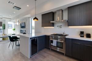 Modern 5 Bedroom Masterpiece With Rooftop Deck