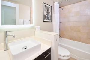 Standard King  room in Hotel Renew