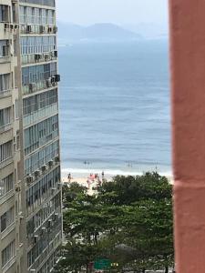 Copacabana, Qto e Sala. Vista lateral para o mar