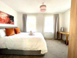 Lovely 4 doubled bedroomed townhouse in Bicester near to Bicester Village
