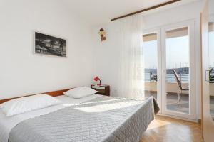 Apartments by the sea Rogoznica - 7558