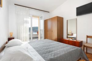 Apartments by the sea Rogoznica - 7558