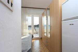 Apartments by the sea Rogoznica - 7558
