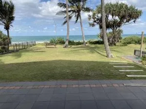 Horizons Unit 2 Beachfront Unit - Windermere