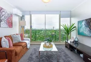 City skyline views with swimming pool! - South Yarra
