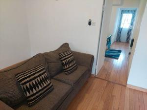 Cozy, quiet 1 bedroom 2A near Beach near US Embassy