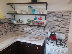 Cozy, quiet 1 bedroom 2A near Beach near US Embassy