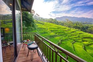 Phòng Giường Đôi Nhìn Ra Núi (Double Room with Mountain View)