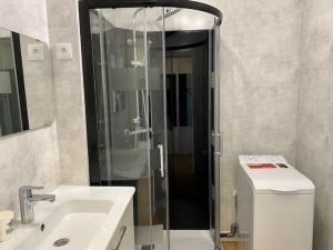 Quiberon: Studio rénové 35m² avec balcon, vue mer, parking, proche plage et thalasso - FR-1-478-56