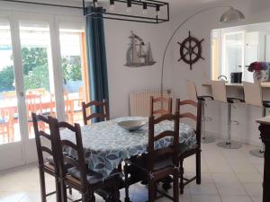 Maisons de vacances Maison Saint-Quay-Perros, 5 pieces, 7 personnes - FR-1-368-313 : photos des chambres